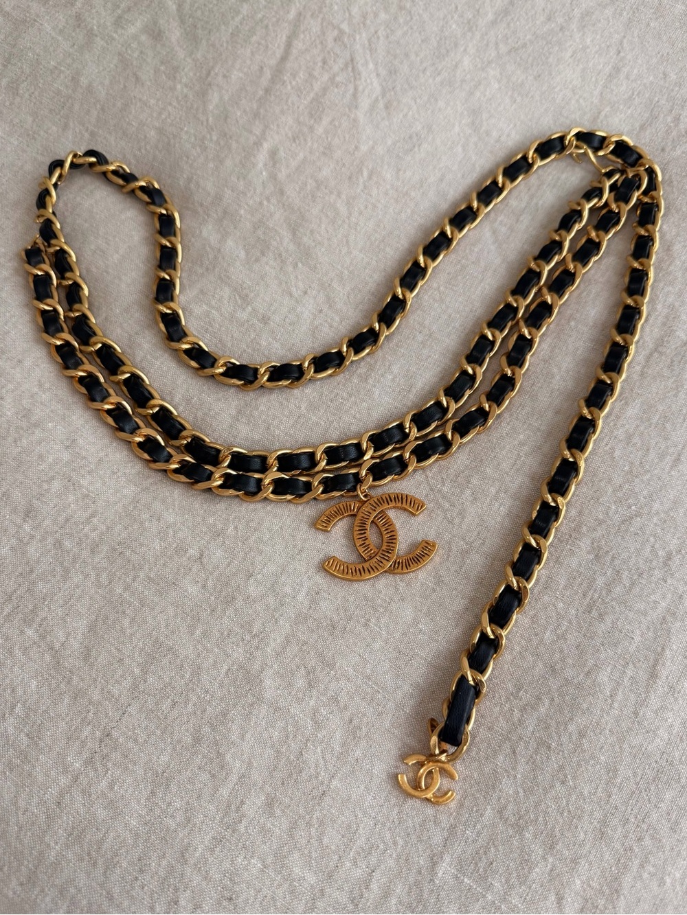 🖤CHANEL Black and Gold Leather-Interwoven Chain Belt with CC Motifs💛 - Picture 13 of 14